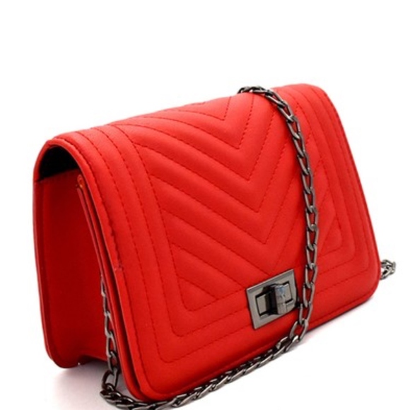 Black Chevron Quilted Turn-Lock Chain Shoulder Bag - Picture 2 of 4